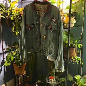 Vintage guess Jean jacket with leather collar, one of a kind! Patches and pins!!